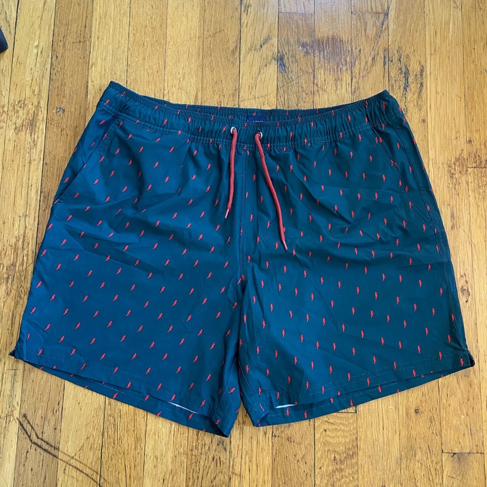 J Crew Men’s Flex Swimwear Swim Trunks Green with Red Lightning Size Large (L)